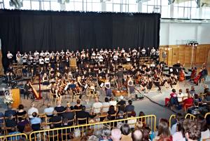 Premierna izvedba avtorske skladbe Vrhniska simfonija ob 40-letnici GS Vrhnika, osebni arhiv